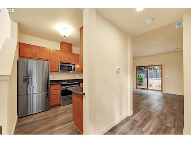 1585 Farm House Dr, Eugene, OR 97401 - photo 4