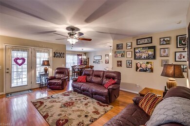 2742 Hopewell Friends Rd, Asheboro, NC 27205 - photo 3