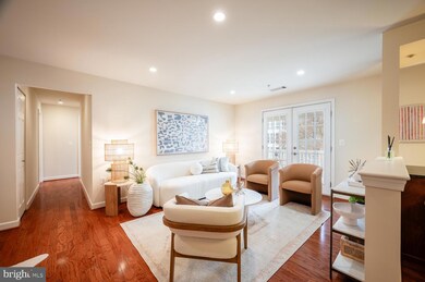 4113 S Four Mile Run Dr unit 404, Arlington, VA 22204 - photo 2