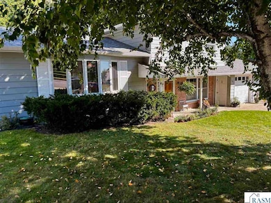 809 W Traverse Rd, Saint Peter, MN 56082 - photo 2