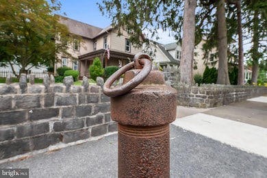 916 Juniper St, Quakertown, PA 18951 - photo 2