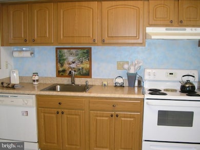 17 Delancy Ct, North Wales, PA 19454 - photo 4