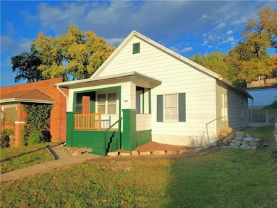 711 N 4th St, Saint Joseph, MO 64501 - photo 3