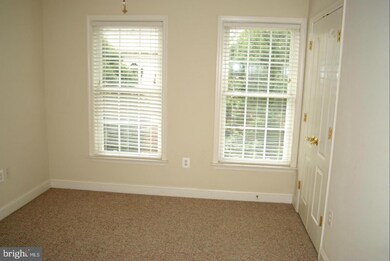 9990 Cyrandall Dr, Oakton, VA 22124 - photo 6