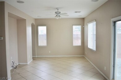 LARGE FAMILY ROOM