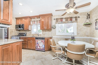 35 Nutwood Ct, Staten Island, NY 10308 - photo 6