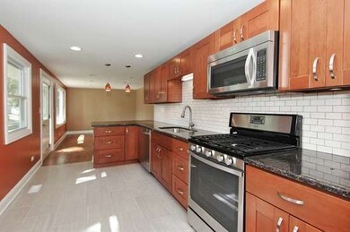 137 Pecos Cir, Carpentersville, IL 60110 - photo 3