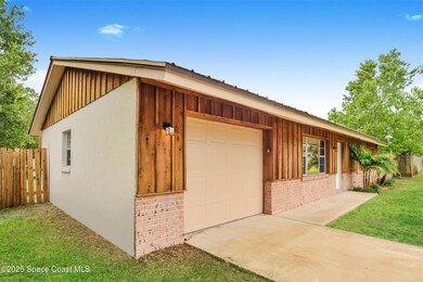 002-photo-front-view-11112871