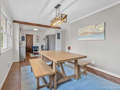 Kitchen sitting area