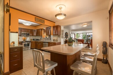 Breakfast Lounge and Kitchen
