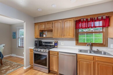 2658 W 34th St, Davenport, IA 52806 - photo 6