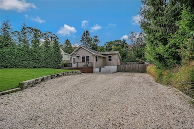 112 Magnolia Dr, Rocky Point, NY 11778 - photo 3