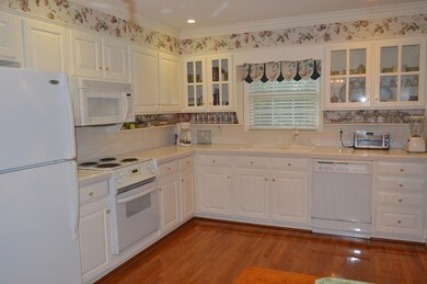 403 S Bickett St, Burgaw, NC 28425 - photo 6