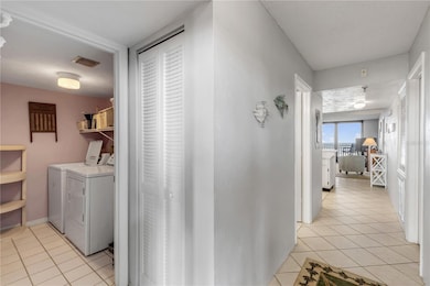 Entryway/laundry room