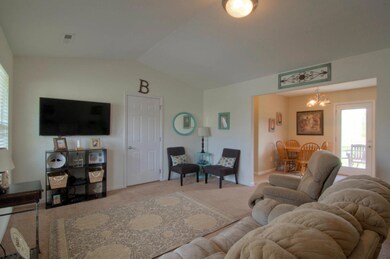5110 Farmhouse View Ln-large-004-21-Livi