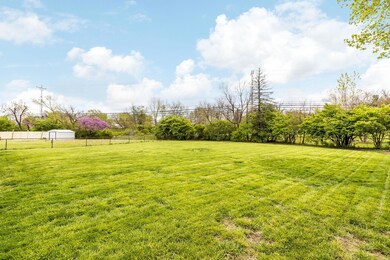 1813 Flinthill Dr, Columbus, OH 43223 - photo 7