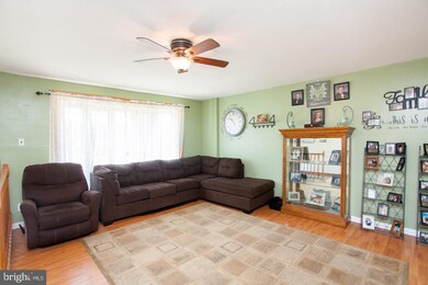 2836 Tolbut St, Philadelphia, PA 19136 - photo 6