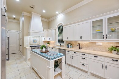 KITCHEN - Beautiful chef's kitchen with custom til
