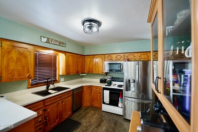 516 6th Ave SE, Jamestown, ND 58401 - photo 5