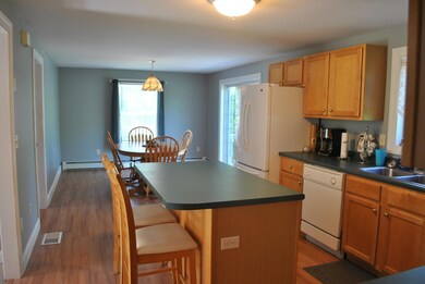 Kitchen/Dining rm