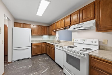 10441 Greenbrier Rd unit 222, Hopkins, MN 55305 - photo 5