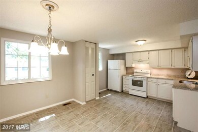 8655 Rising Creek Ct, Springfield, VA 22153 - photo 7