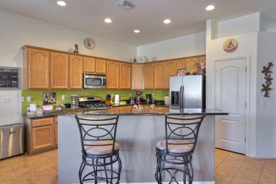KITCHEN W:BREAKFAST BAR:GRANITE