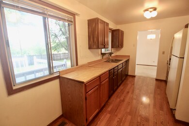 196 Westbrook Cir, Naperville, IL 60565 - photo 6