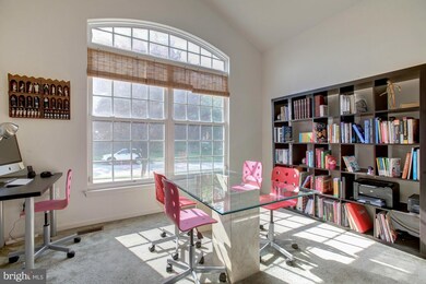 17063 Anns Brook Ct, Woodbridge, VA 22191 - photo 4