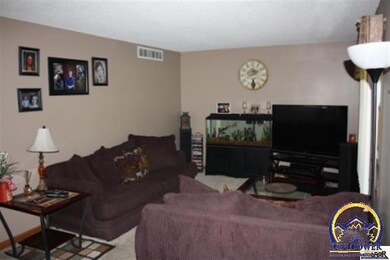 305 E 5th St, Hoyt, KS 66440 - photo 2