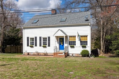 View of front of property featuring a front yard