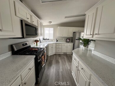 880 N Lake St unit 67, Hemet, CA 92544 - photo 7