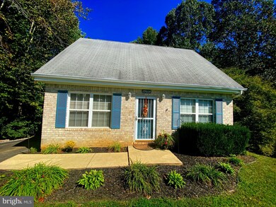 29608 Jennifer Dr, Mechanicsville, MD 20659 - photo 2