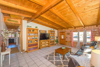5802 living area