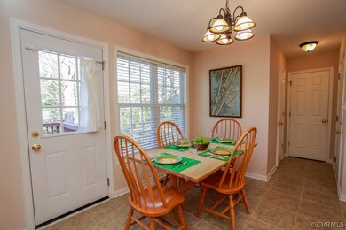 Eat-in kitchen