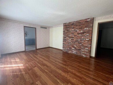 6010 SW 43rd Terrace, Topeka, KS 66610 - photo 2