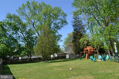 1211 Meadow View Rd, Pasadena, MD 21122 - photo 2