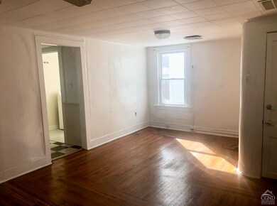 30 N 5th St unit 1, Hudson, NY 12534 - photo 4