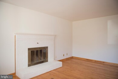 9704 Signal Ct, Manassas, VA 20111 - photo 2