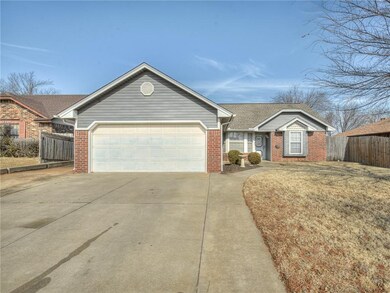 2213 NE 8th St, Moore, OK 73160 - photo 2