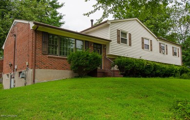 5418 Oakcreek Ln, Louisville, KY 40291 - photo 3