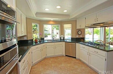 Convection/traditional oven, gas cooktop, 