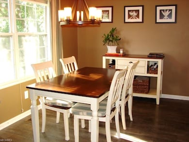eat in area adjacent to kitchen