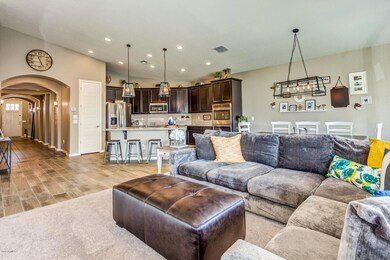 Spacious & Cozy Great Room
