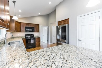 13 Wickford Ln unit 60, Hudson, NH 03051 - photo 6