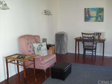 Living room photo 2