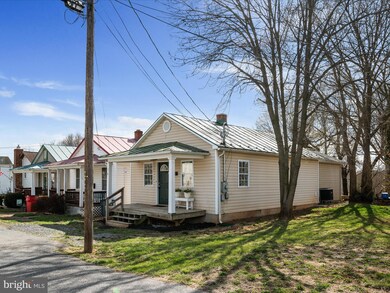 210 S George St, Ranson, WV 25438 - photo 4