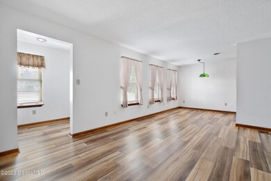 101 Cambridge Manor Dr, Schenectady, NY 12302 - photo 5