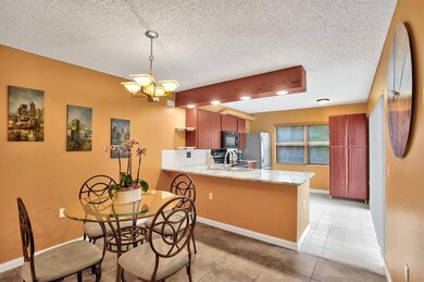 2 Amherst Ct unit D, Royal Palm Beach, FL 33411 - photo 3