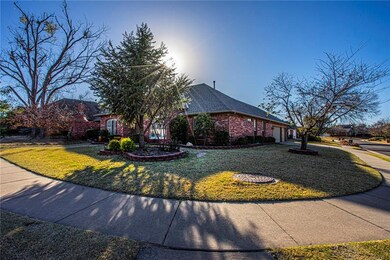 1813 Lancaster Dr, Edmond, OK 73012 - photo 4